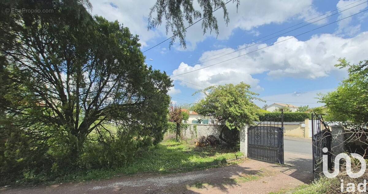 Photo 1 - Terrain à BASSENS