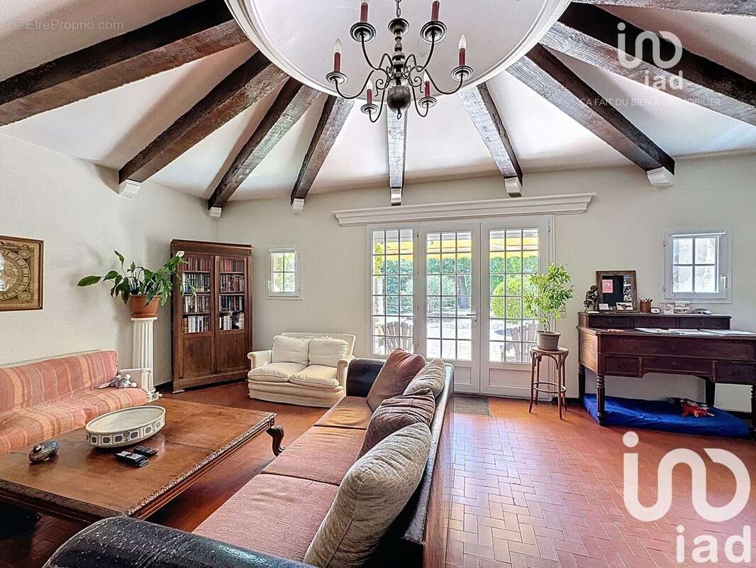 Photo 3 - Maison à SAINT-MITRE-LES-REMPARTS