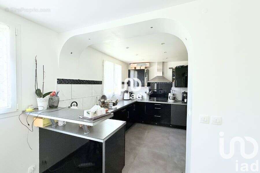 Photo 6 - Maison à LE MESNIL-SAINT-DENIS