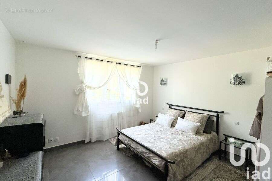 Photo 7 - Maison à LE MESNIL-SAINT-DENIS