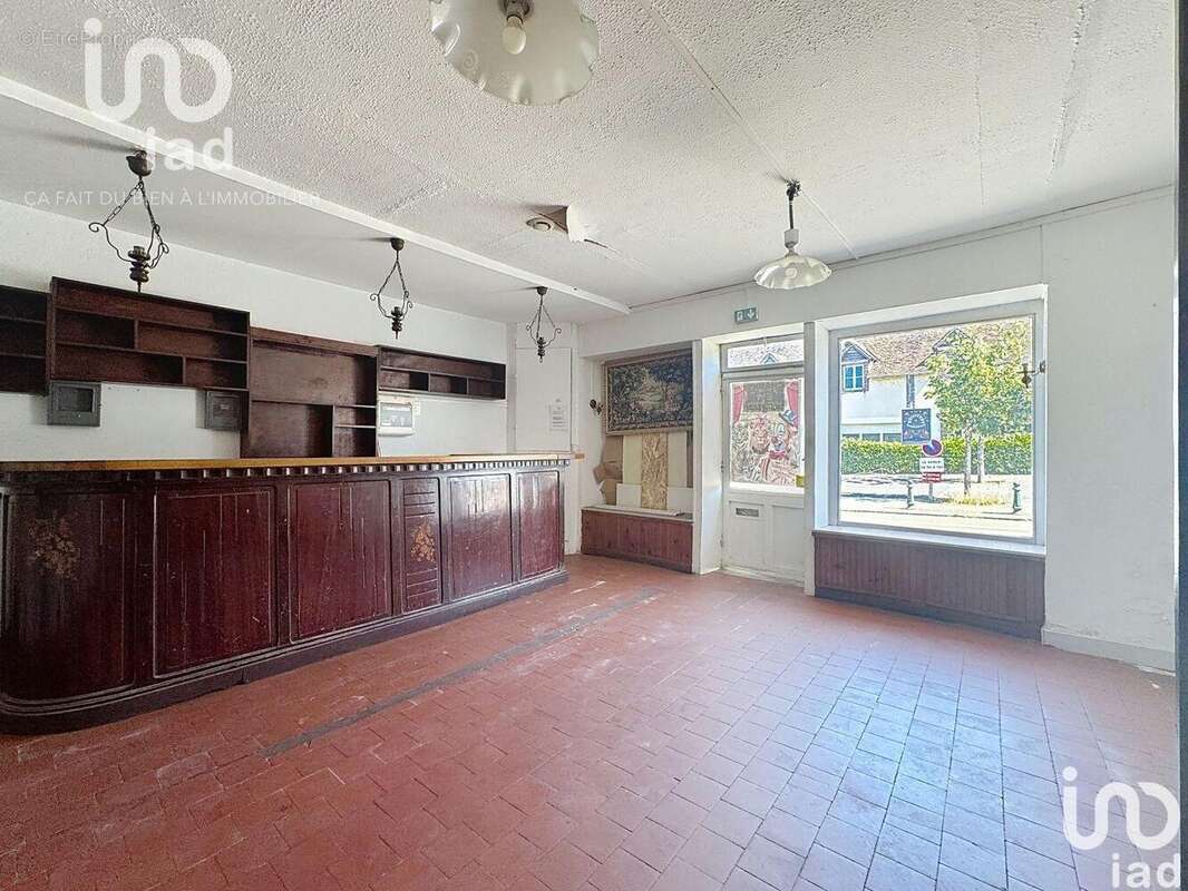 Photo 4 - Commerce à MONTCORBON