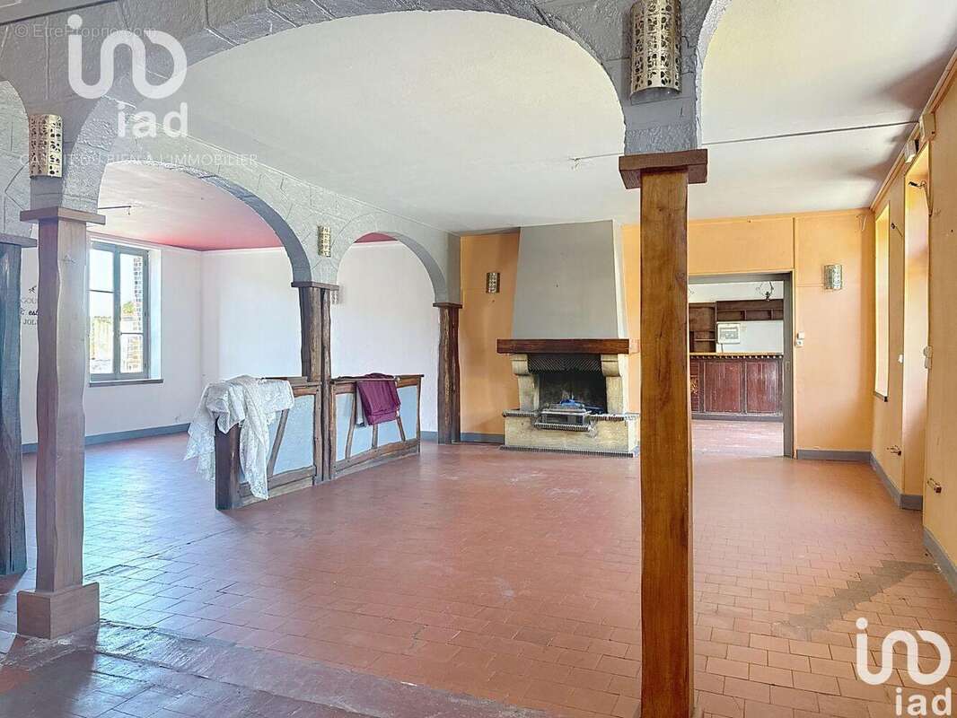 Photo 6 - Commerce à MONTCORBON