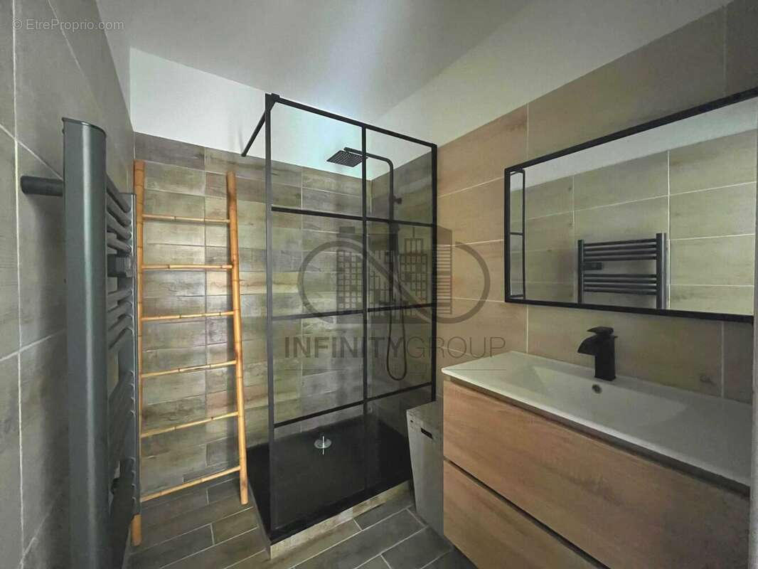 Appartement à MANDELIEU-LA-NAPOULE