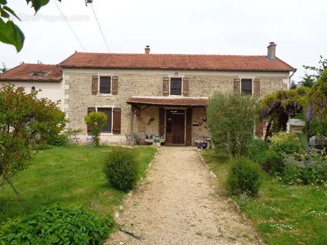 Maison à BRIOUX-SUR-BOUTONNE