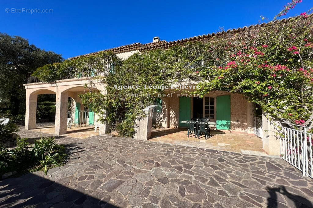 Maison à LES ISSAMBRES