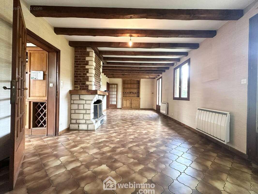 Elle donne accès sur ... - Maison à BRUYERES-ET-MONTBERAULT