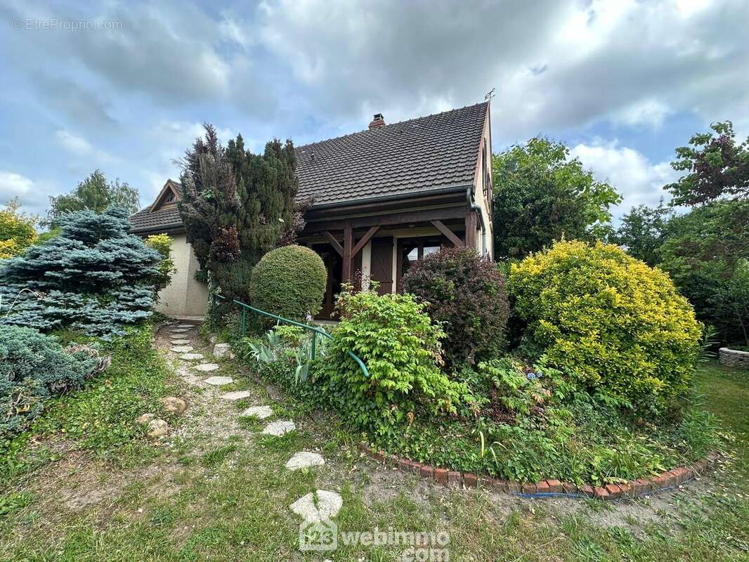 Situé dans un cadre agréable, calme et boisé - Maison à BRUYERES-ET-MONTBERAULT