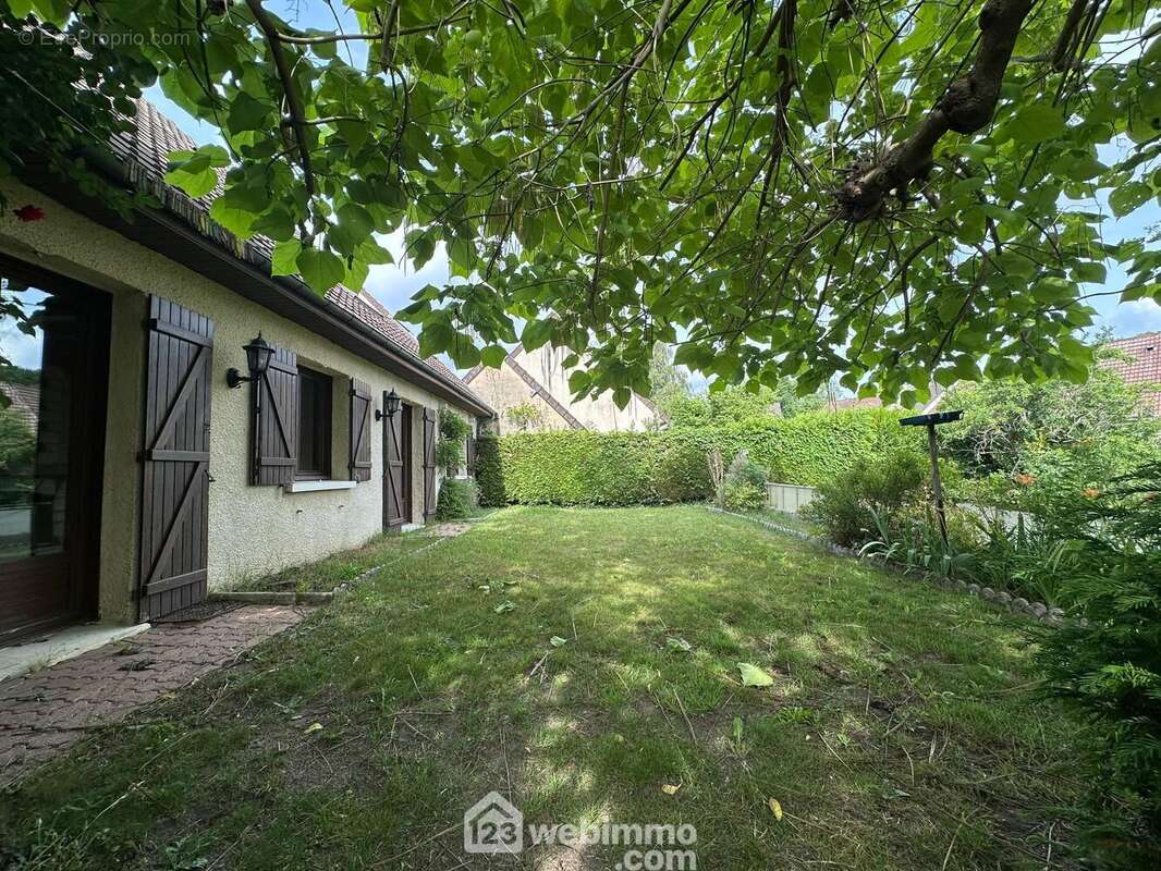 Un bel espace sans vis-à-vis - Maison à BRUYERES-ET-MONTBERAULT