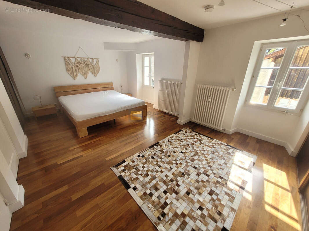 Appartement à SAINT-CERGUES