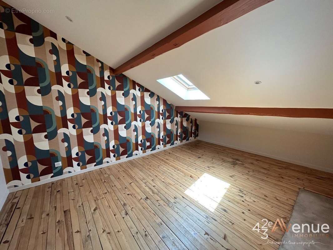 Appartement à ROCHE-LA-MOLIERE