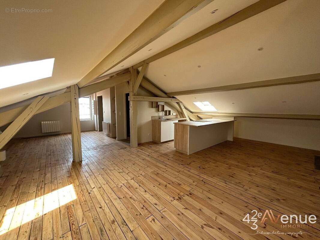 Appartement à ROCHE-LA-MOLIERE