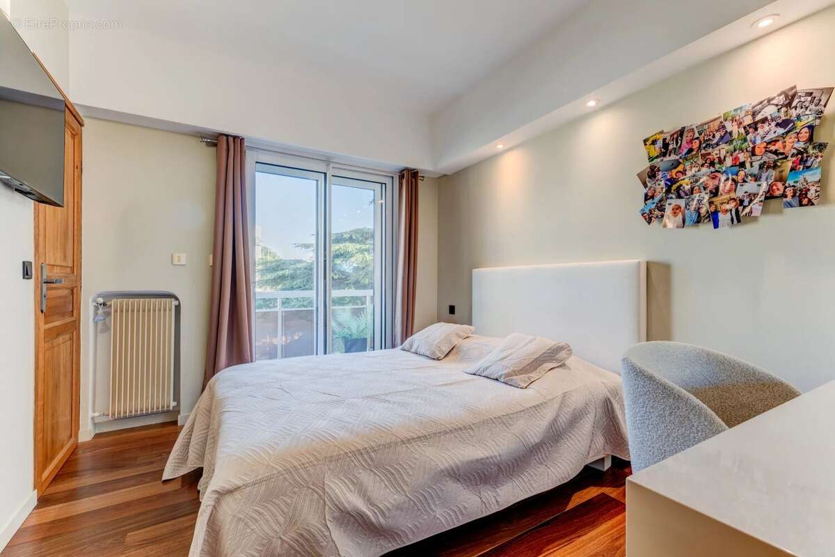 Appartement à SAINT-LAURENT-DU-VAR