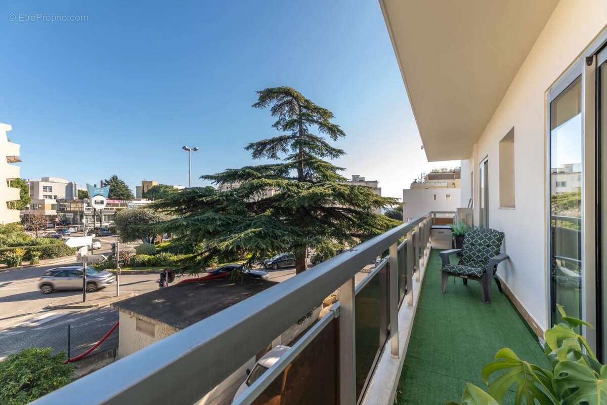 Appartement à SAINT-LAURENT-DU-VAR