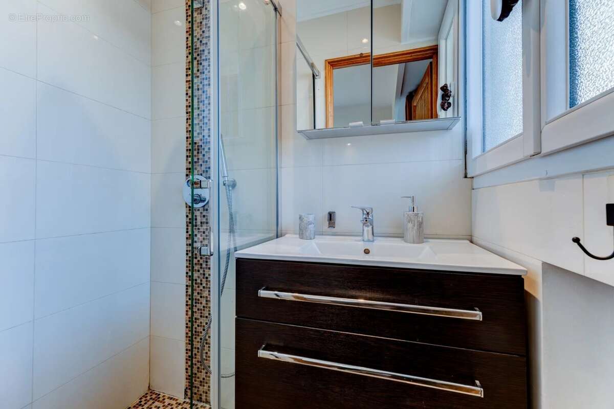 Appartement à SAINT-LAURENT-DU-VAR