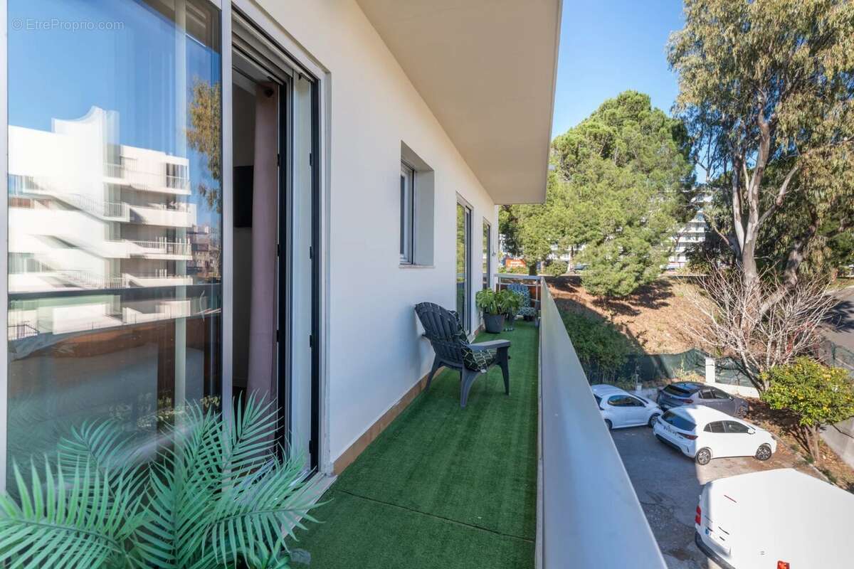 Appartement à SAINT-LAURENT-DU-VAR