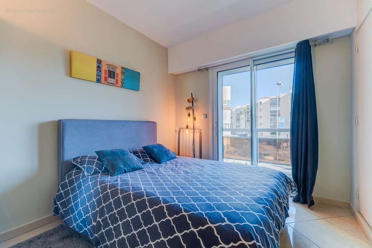 Appartement à SAINT-LAURENT-DU-VAR