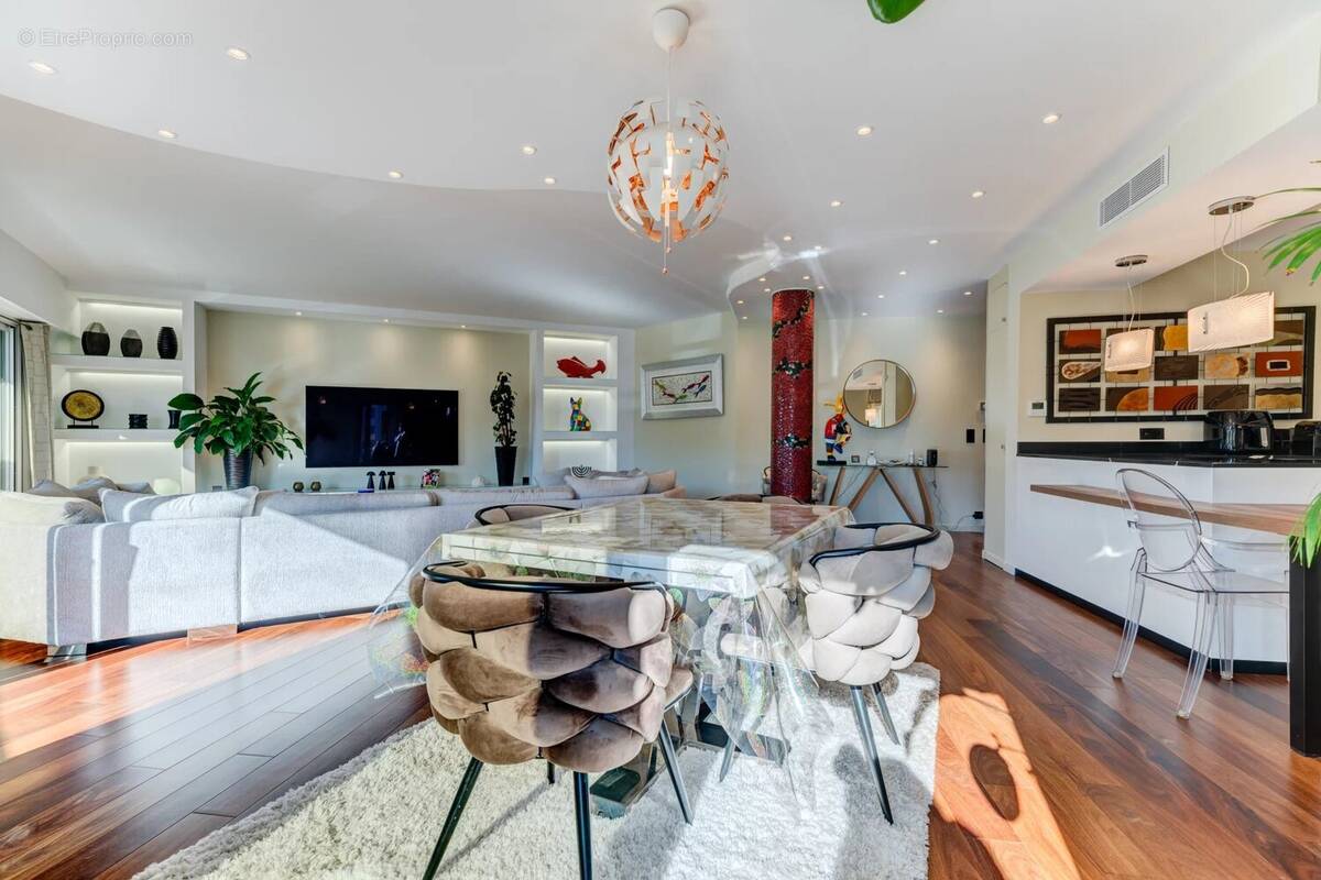 Appartement à SAINT-LAURENT-DU-VAR