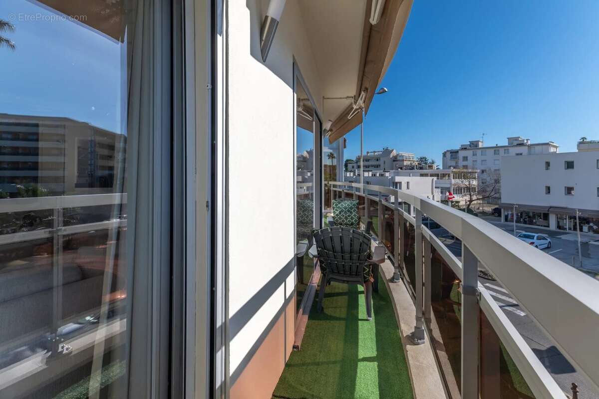 Appartement à SAINT-LAURENT-DU-VAR