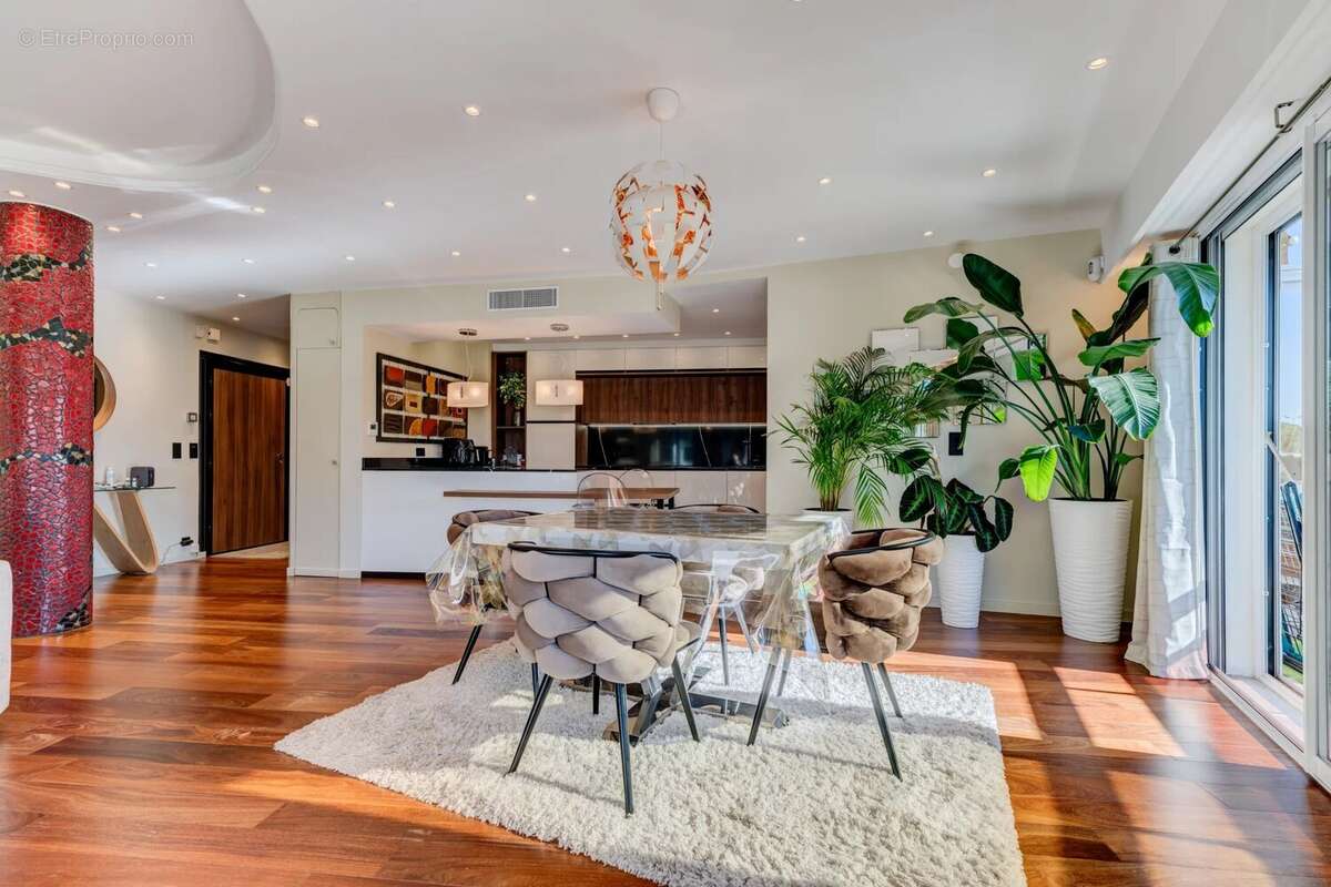 Appartement à SAINT-LAURENT-DU-VAR