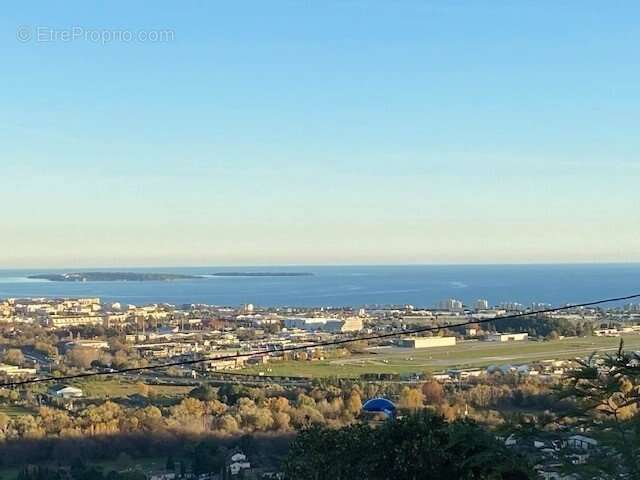 Terrain à MANDELIEU-LA-NAPOULE