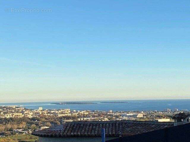 Terrain à MANDELIEU-LA-NAPOULE