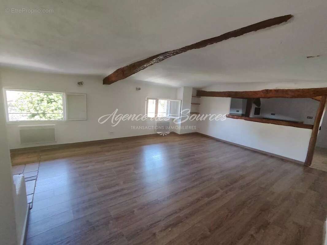 Appartement à VARAGES