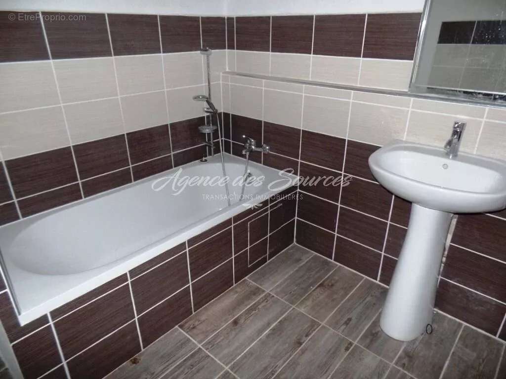 Appartement à VARAGES