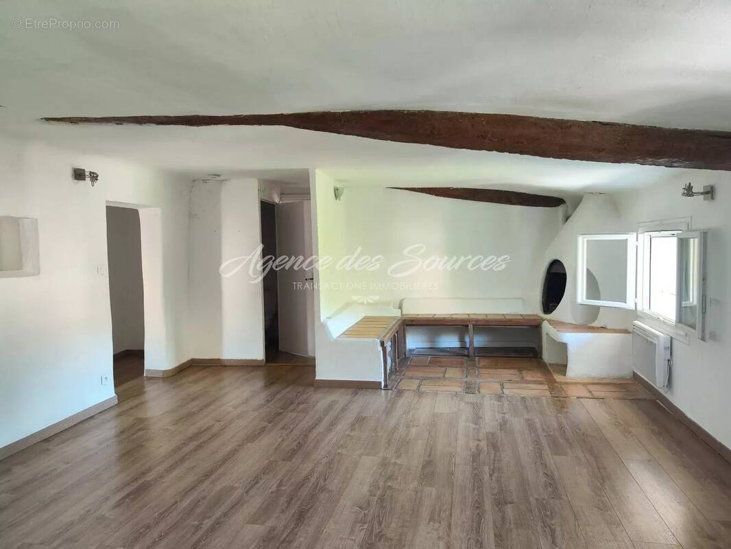 Appartement à VARAGES