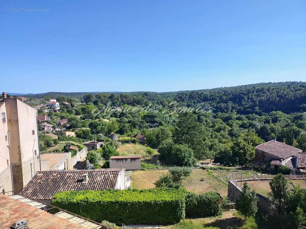 Appartement à VARAGES