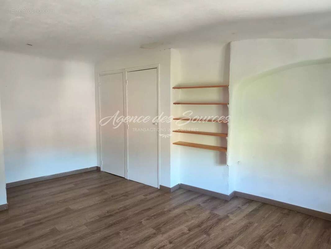 Appartement à VARAGES