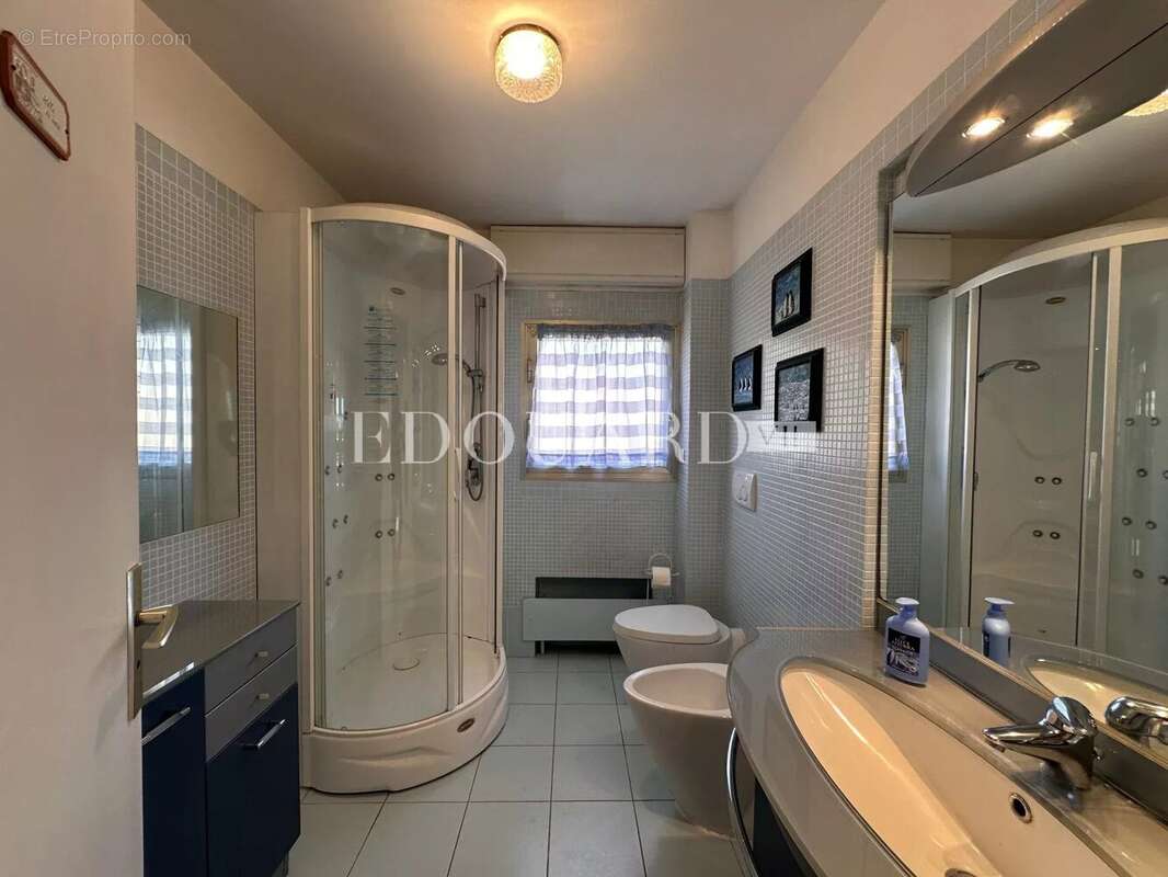 Appartement à ROQUEBRUNE-CAP-MARTIN