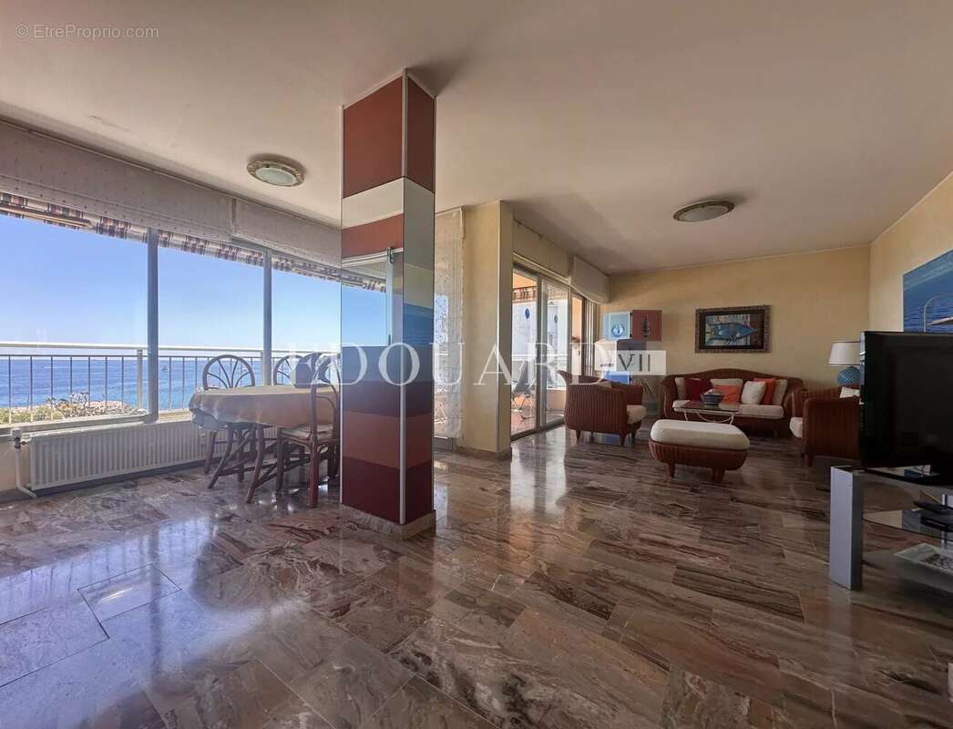 Appartement à ROQUEBRUNE-CAP-MARTIN