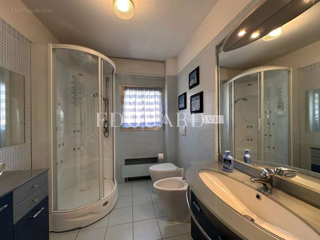 Appartement à ROQUEBRUNE-CAP-MARTIN