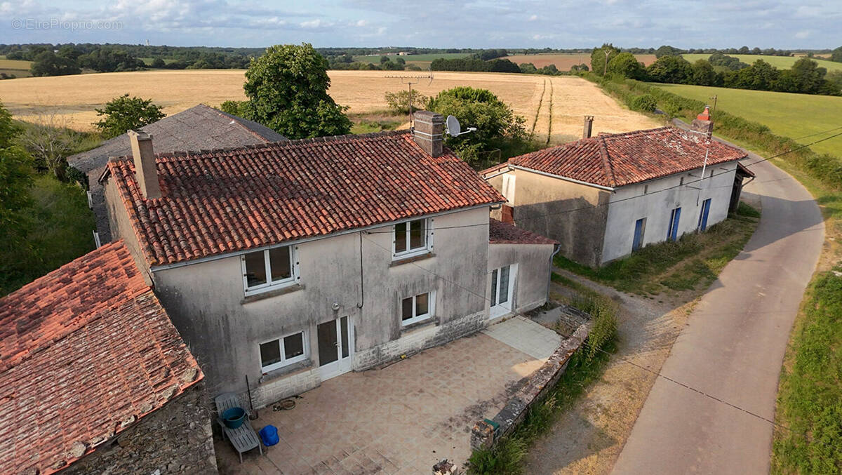 Maison à CHARROUX