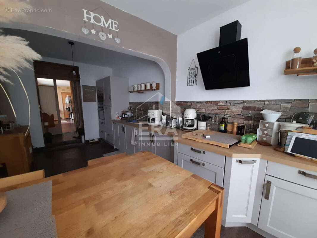 Maison à MONTESCOURT-LIZEROLLES