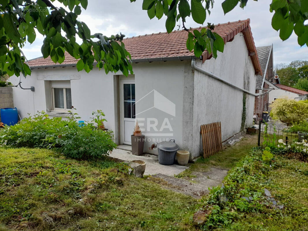 Maison à MONTESCOURT-LIZEROLLES