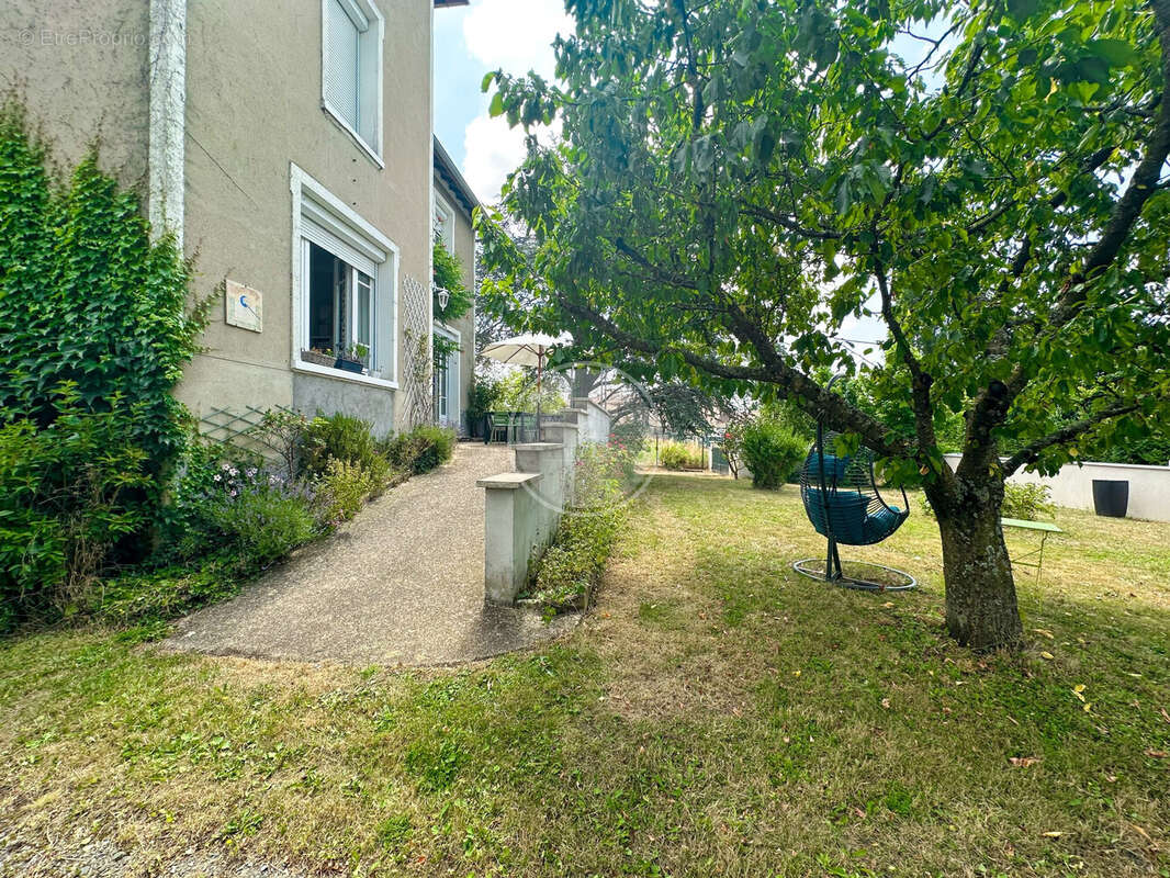 Maison à SAINT-SYMPHORIEN-SUR-COISE