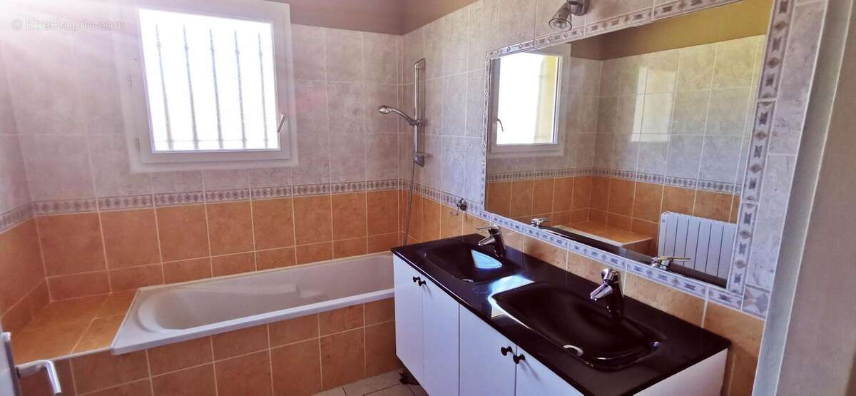 Maison à PRIGNAC-ET-MARCAMPS