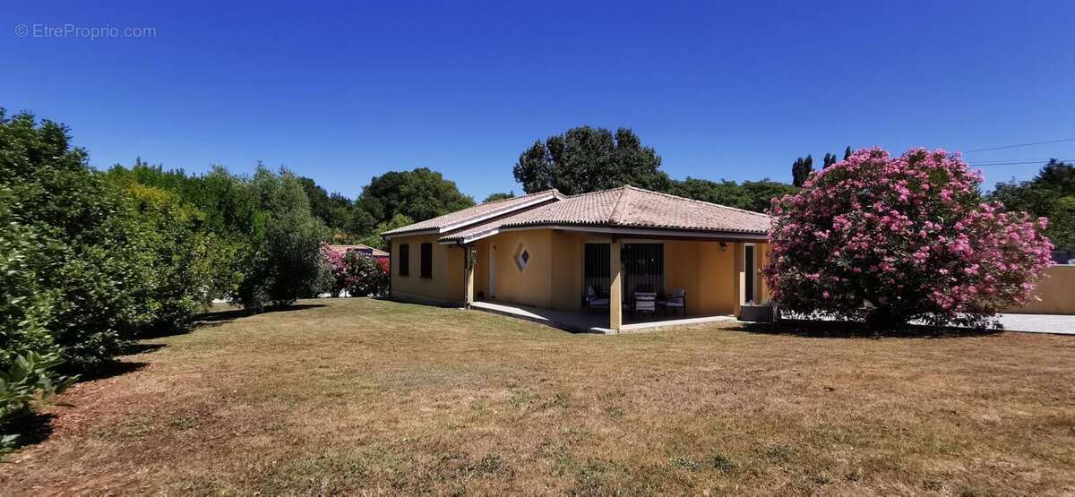 Maison à PRIGNAC-ET-MARCAMPS