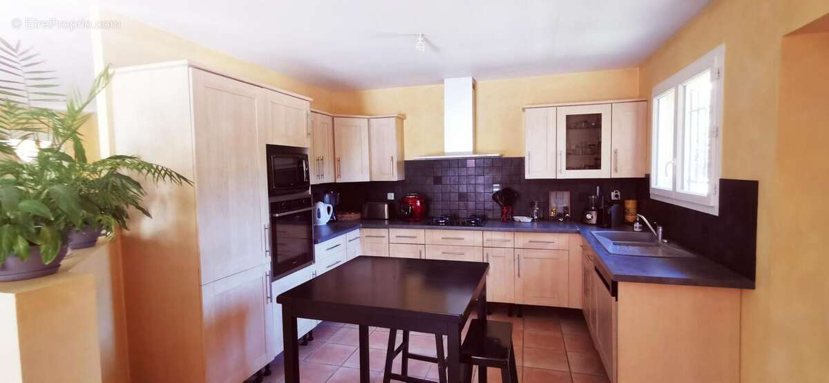 Maison à PRIGNAC-ET-MARCAMPS