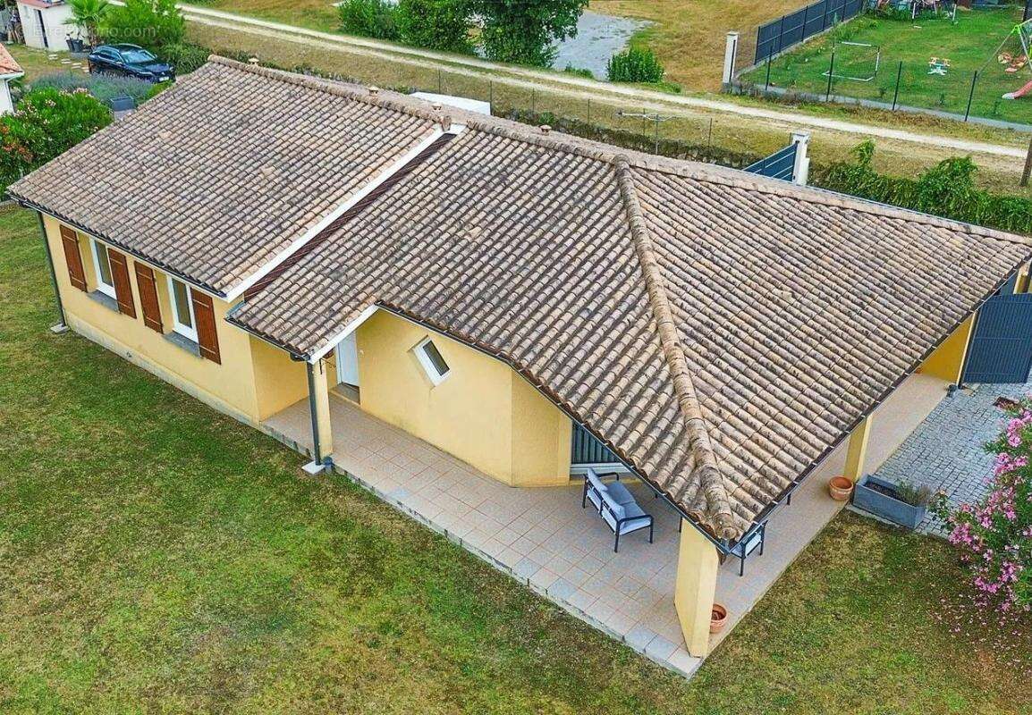 Maison à PRIGNAC-ET-MARCAMPS