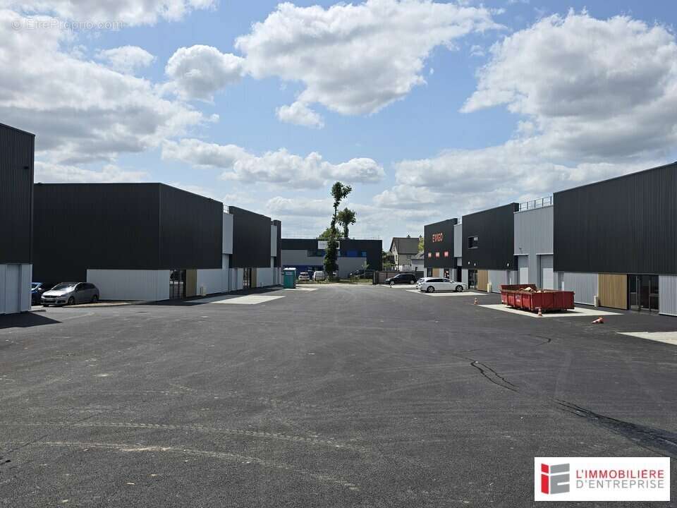 Commerce à LA MEZIERE