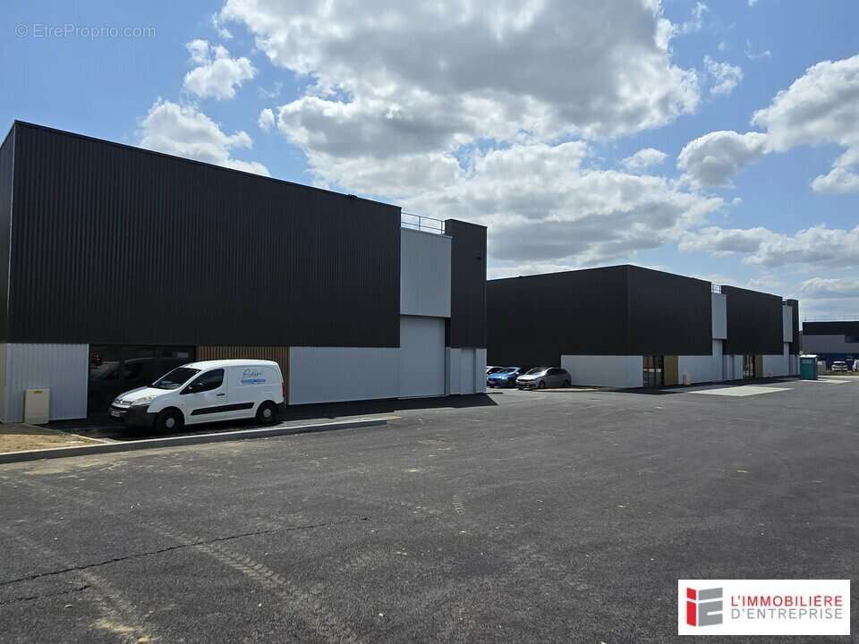 Commerce à LA MEZIERE