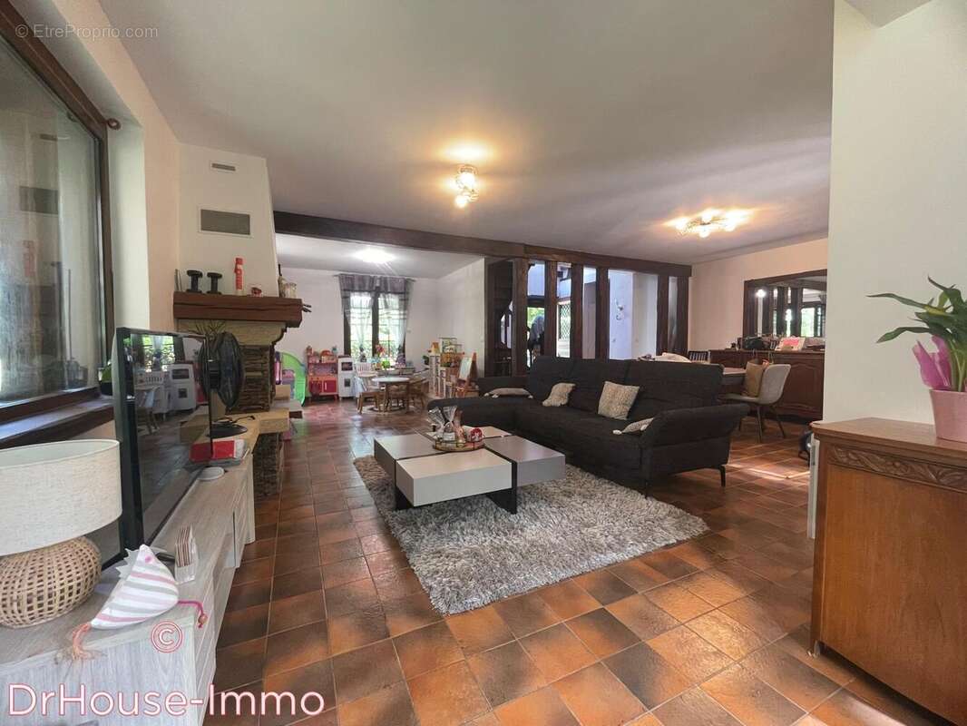 Maison à FERRIERES-EN-GATINAIS