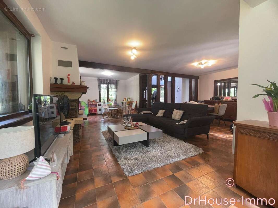 Maison à FERRIERES-EN-GATINAIS