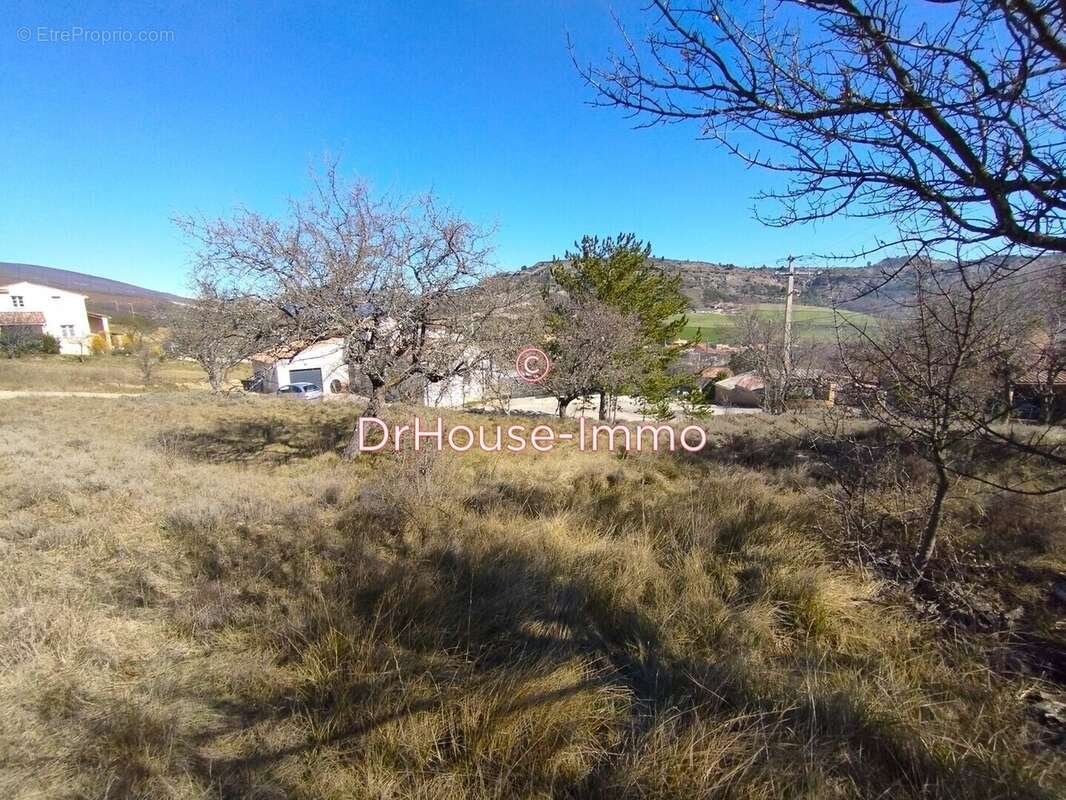Terrain à CHATEAUNEUF-VAL-SAINT-DONAT