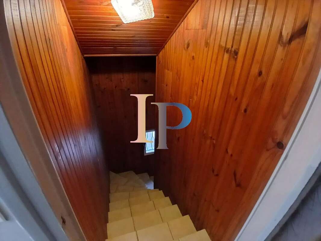 Maison à POUILLY-SOUS-CHARLIEU