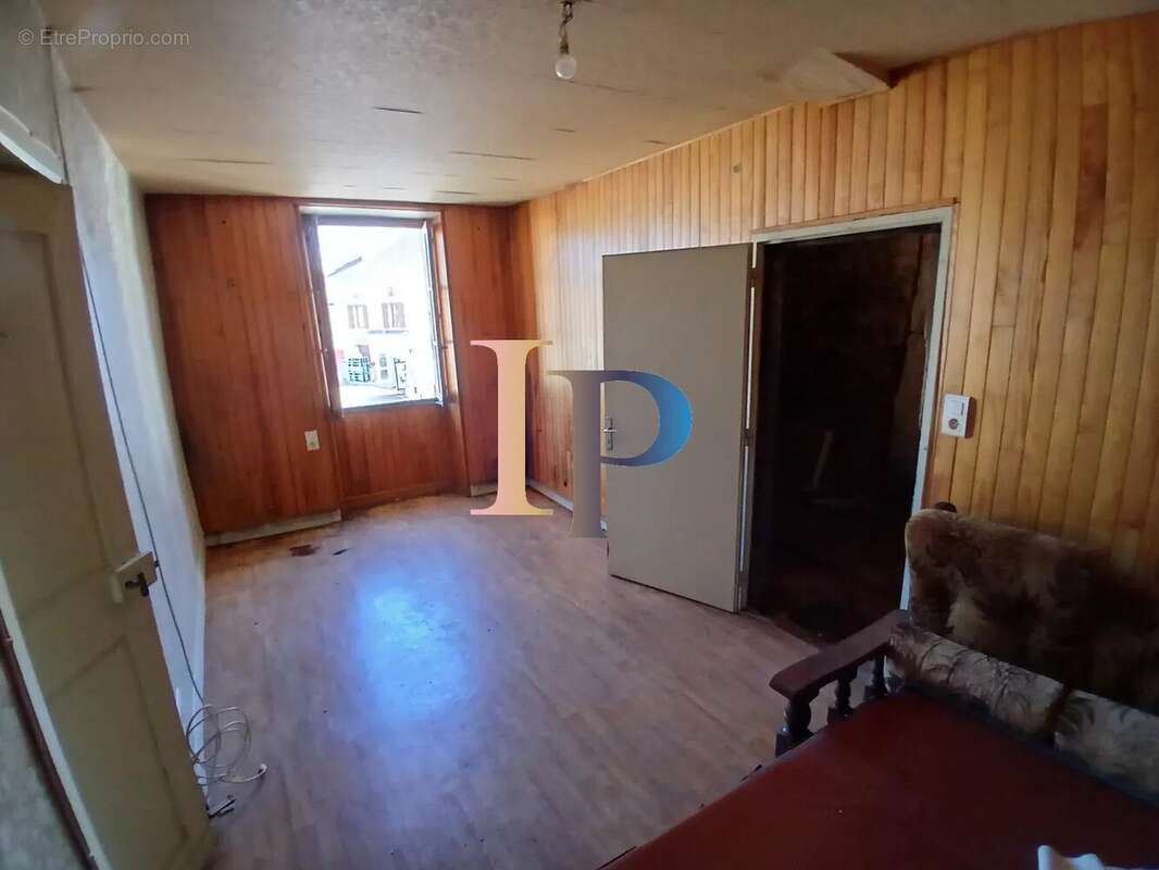 Maison à LA CLAYETTE