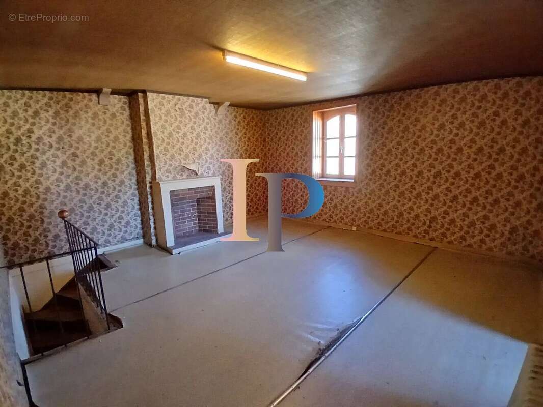 Maison à LA CLAYETTE