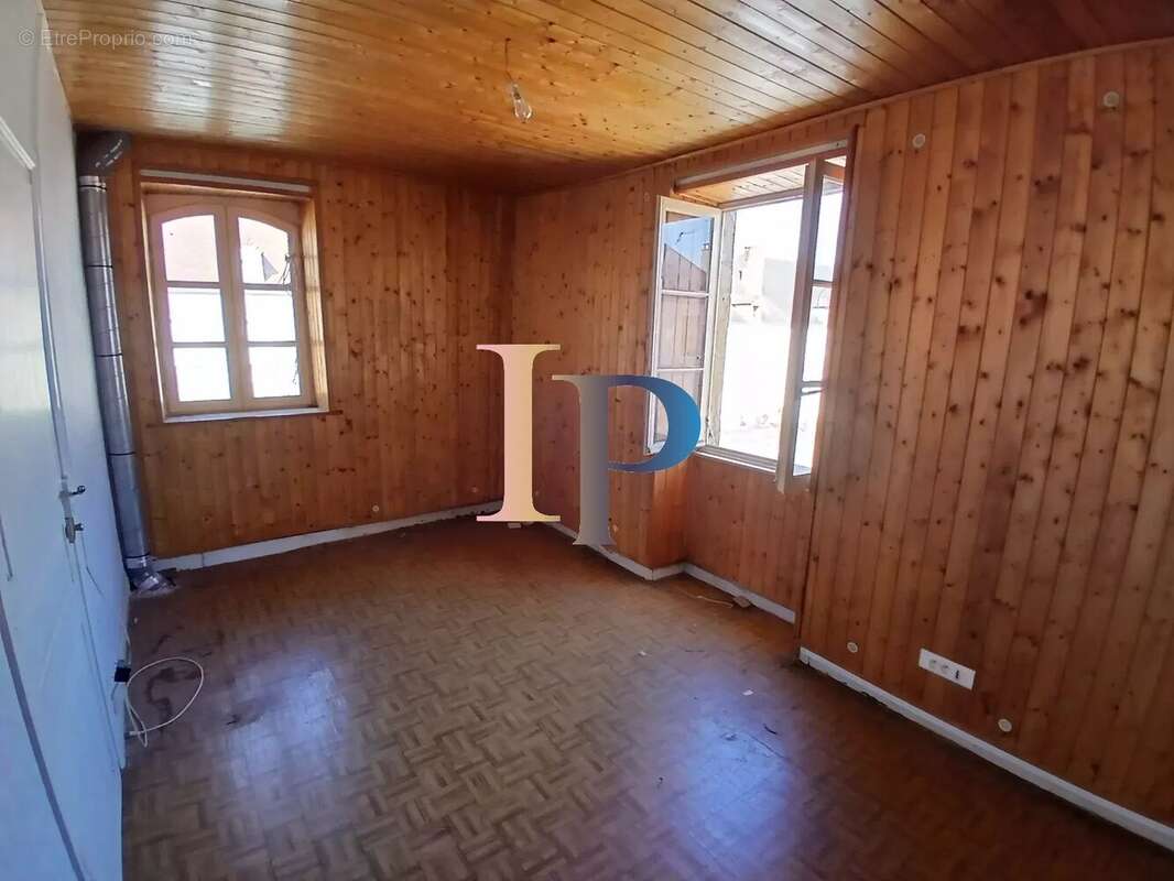 Maison à LA CLAYETTE